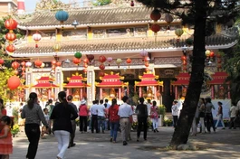 Đầu năm hướng về Tam bảo